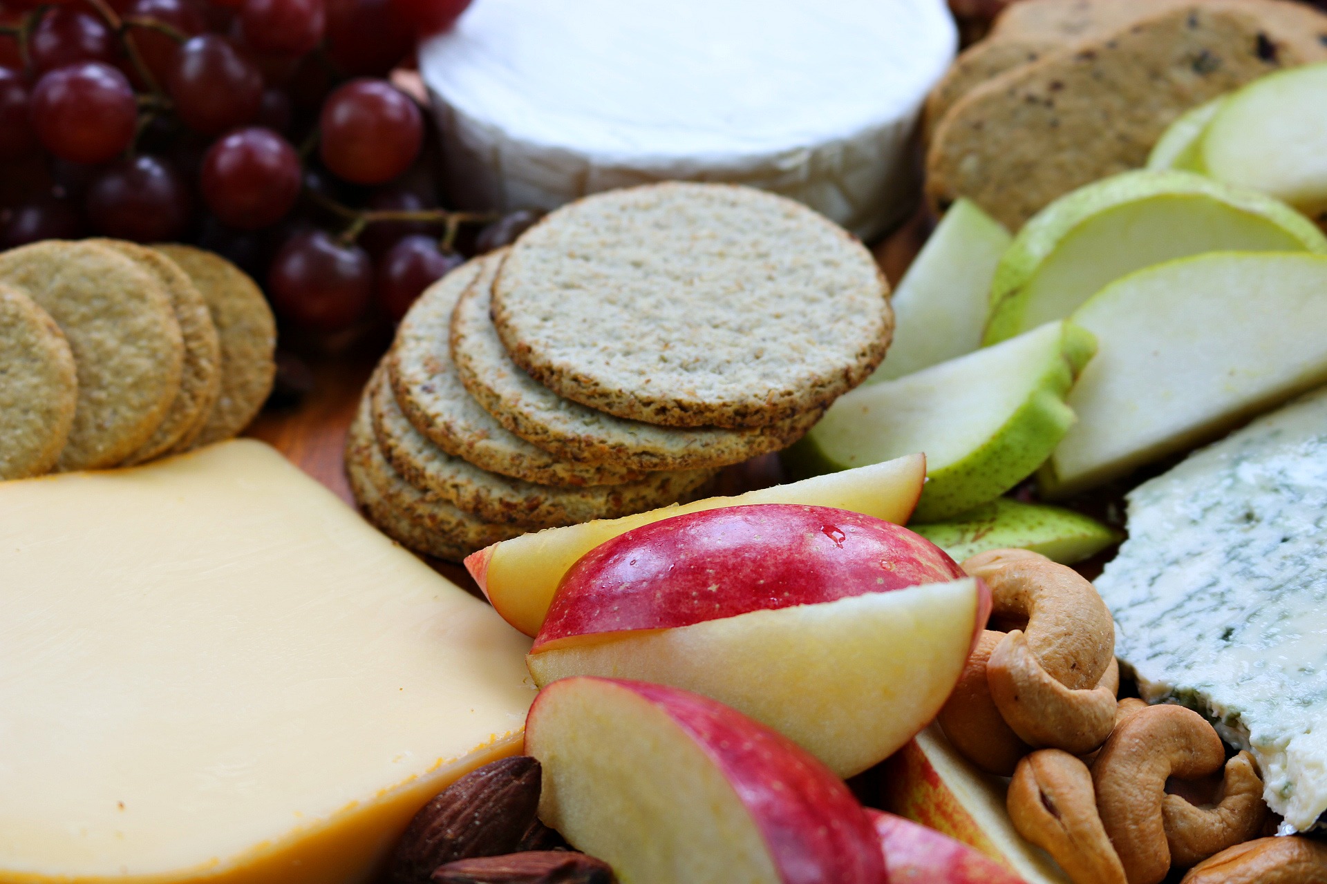 5 Steps to the Perfect Fruit and Cheese Platter featuring Nairn's